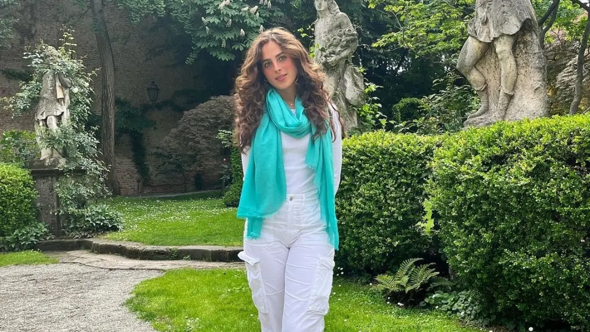 En su momento fue captada compartiendo tiempo con el mencionado futbolista e incluso acompañándolo a eventos privados con sus compañeros.