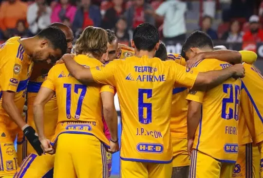 Un exfutbolista de Tigres fue evidenciado de hacer un saludo nada ético.