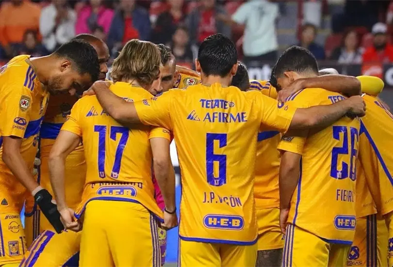 Un exfutbolista de Tigres fue evidenciado de hacer un saludo nada &eacute;tico.
