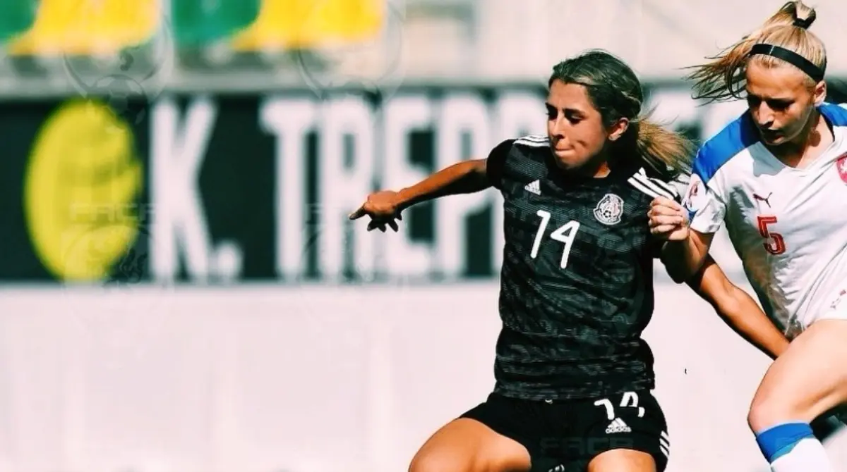 Al ver la calidad de la pelota bajo los pies de la americanista, los visores del equipo nacional absoluto no dudaron en convocarla para que jugara con la Selección mayor después de haber sido parte de las subs, y debutó el 8 de marzo de 2020 ante Eslovaquia, partido que terminó 2-2 y en el que anotó su primer gol internacional.