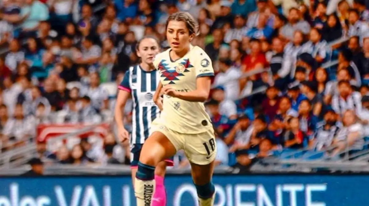 Jennifer Muñoz pasó el principio de su vida en las canchas de futbol, pero fue durante su desarrollo profesional que se dio cuenta de que su pasión estaba en la comunicación. 