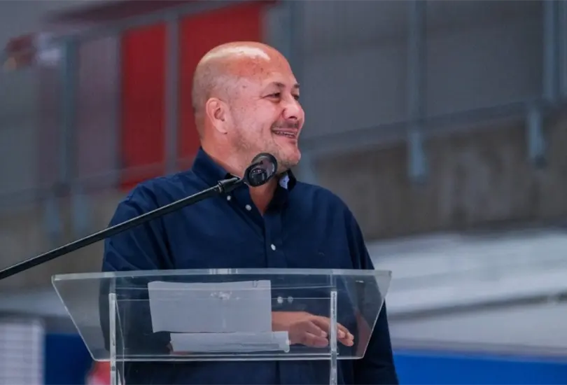 El gobernador Enrique Alfaro ha sido comparado con algunos futbolistas profesionales luego de que se viralizara un video de &eacute;l anotando un gol en un partido de futbol llanero 