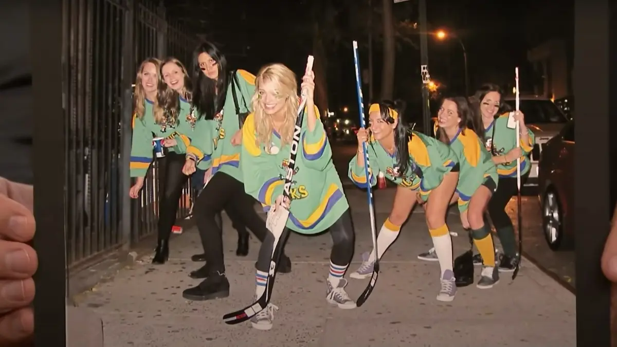 En 2017, ella reveló que se hizo seguidora de este por la película de Disney, "The Mighty Ducks" (Los Campeones en México), pero en Australia no lo podía practicar.