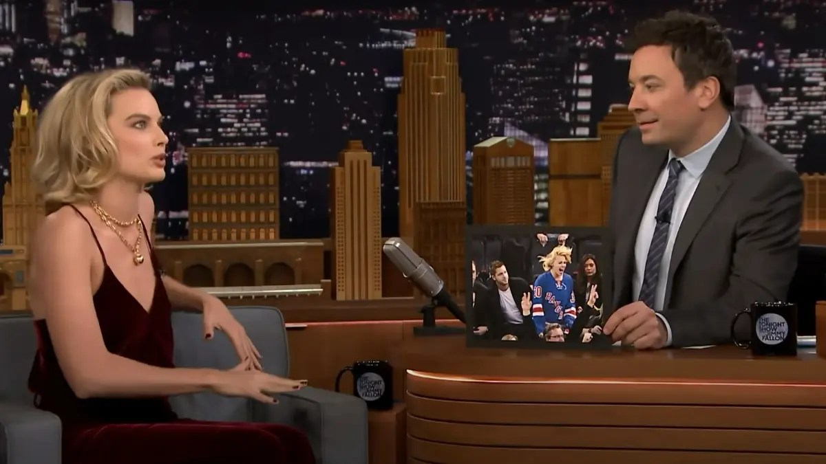 Es una ávida seguidora del deporte pese a que en su país de origen, Australia, no es muy popular a comparación del futbol y el rugby.