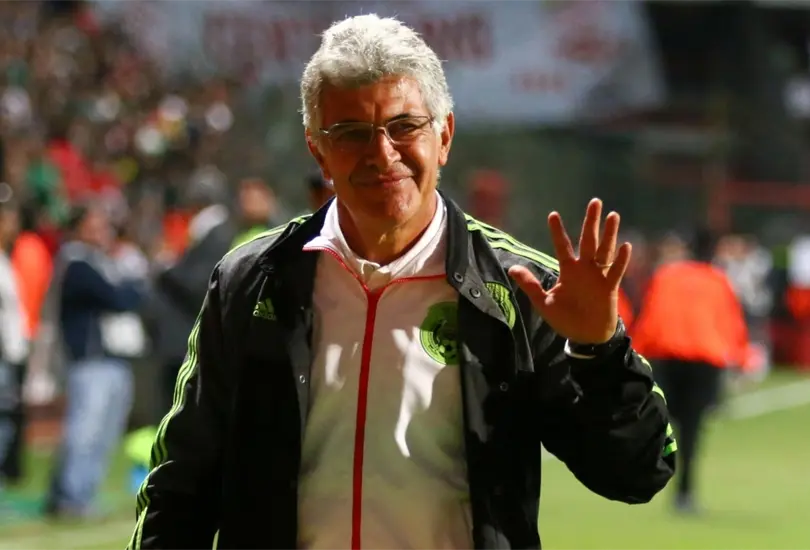 Ricardo Ferretti revela haber rechazado un sueldo millonario para dirigir a la Selección Mexicana. Ricardo Ferretti revela haber rechazado un sueldo millonario para dirigir a la Selección Mexicana.