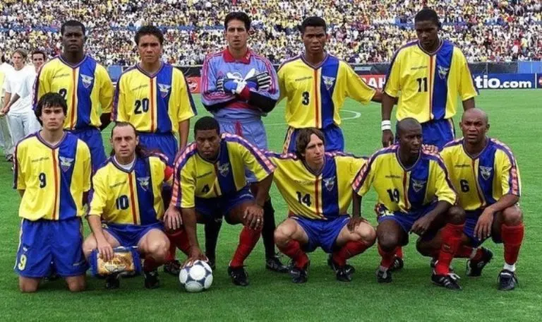 Alex Aguinaga reveló que el AC Milan lo buscó en 1989 - Instagram @alexdaguinaga