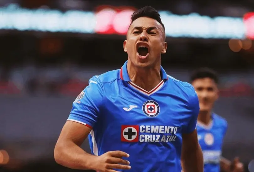 Cruz Azul desembols&oacute; una millonada para rescindir a Iv&aacute;n Morales.