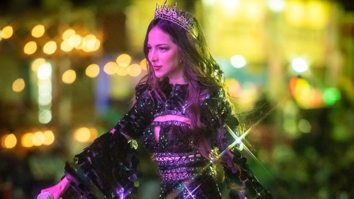 Por si fuera poco, la mexicana también es compositora e intérpretes como Danna Paola, Ana Torroja y Alejandra Guzmán han cantado sus creaciones.