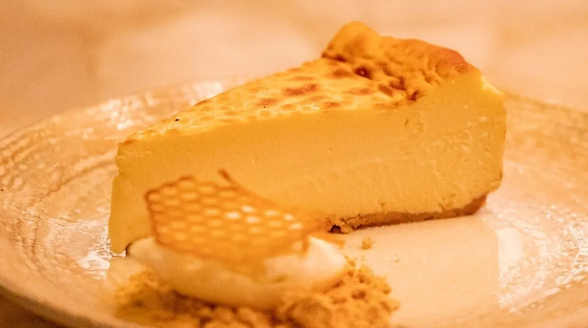 Uno de los atractivo de TATEL es su tarta de queso, la cual fue galardonada como la 'Mejor Tarta de Queso' en 2022, la cual tiene un precio de 290 pesos mexicanos.