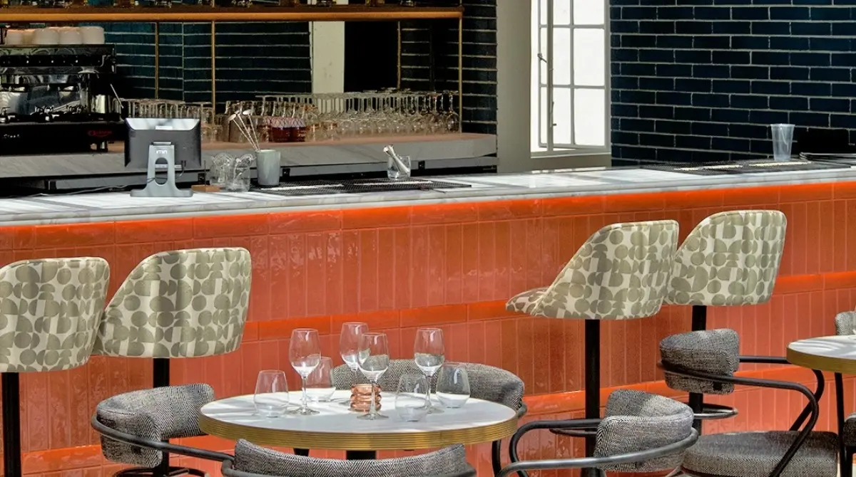 TATEL ofrece pescados como atún, salmón y bacalao negro, pero también carnes como steak tartar, prime rib, cowboy u.s prime y wagyu.