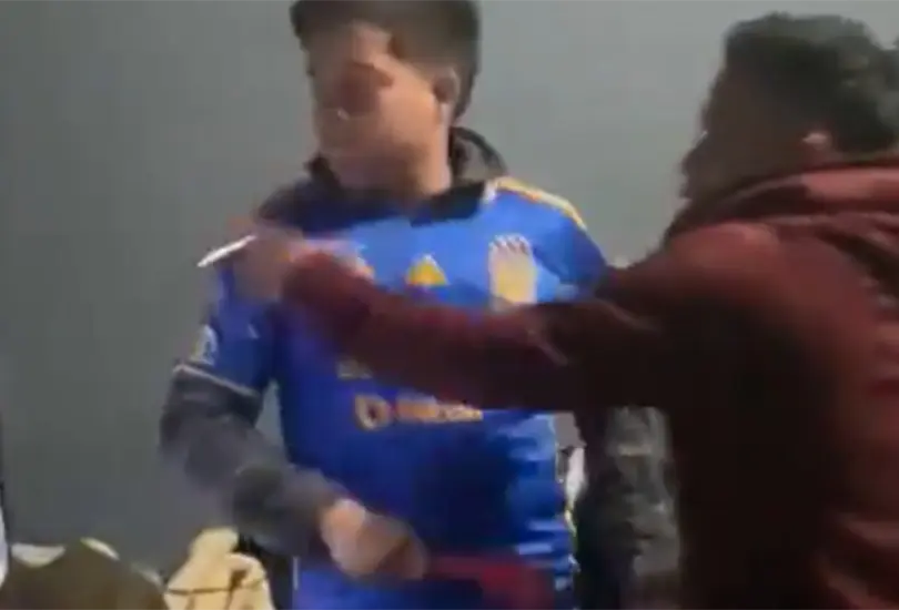 El aficionado de Tigres no pudo aguantar el enojo y decidió romper el televisor de su casa El aficionado de Tigres no pudo aguantar el enojo y decidió romper el televisor de su casa