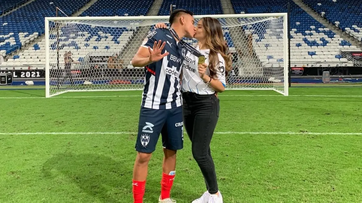 Anah&iacute; trata de acompa&ntilde;ar al centrocampista mexicano en cada encuentro y ha podido celebrar t&iacute;tulos junto a &eacute;l.