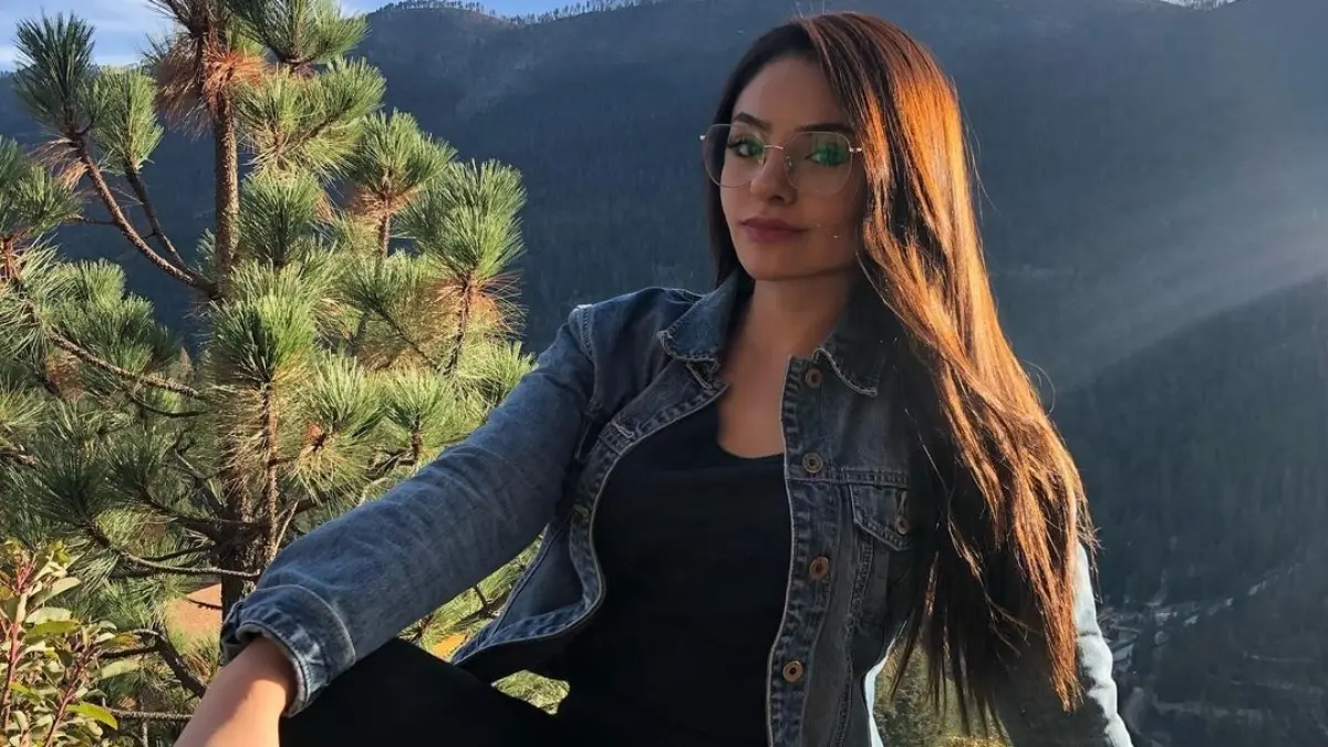 Actualmente est&aacute;n comprometidos, pues el futbolista le propuso matrimonio ante la Torre Eiffel en Par&iacute;s, Francia.