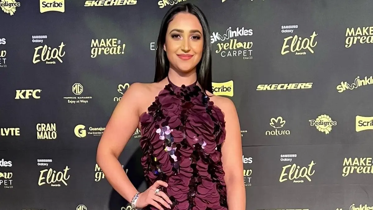 Pese a que ya se ha hecho de un lugar en los medios de información, tiene la licenciatura en Psicología, muy alejado a lo que se dedica.