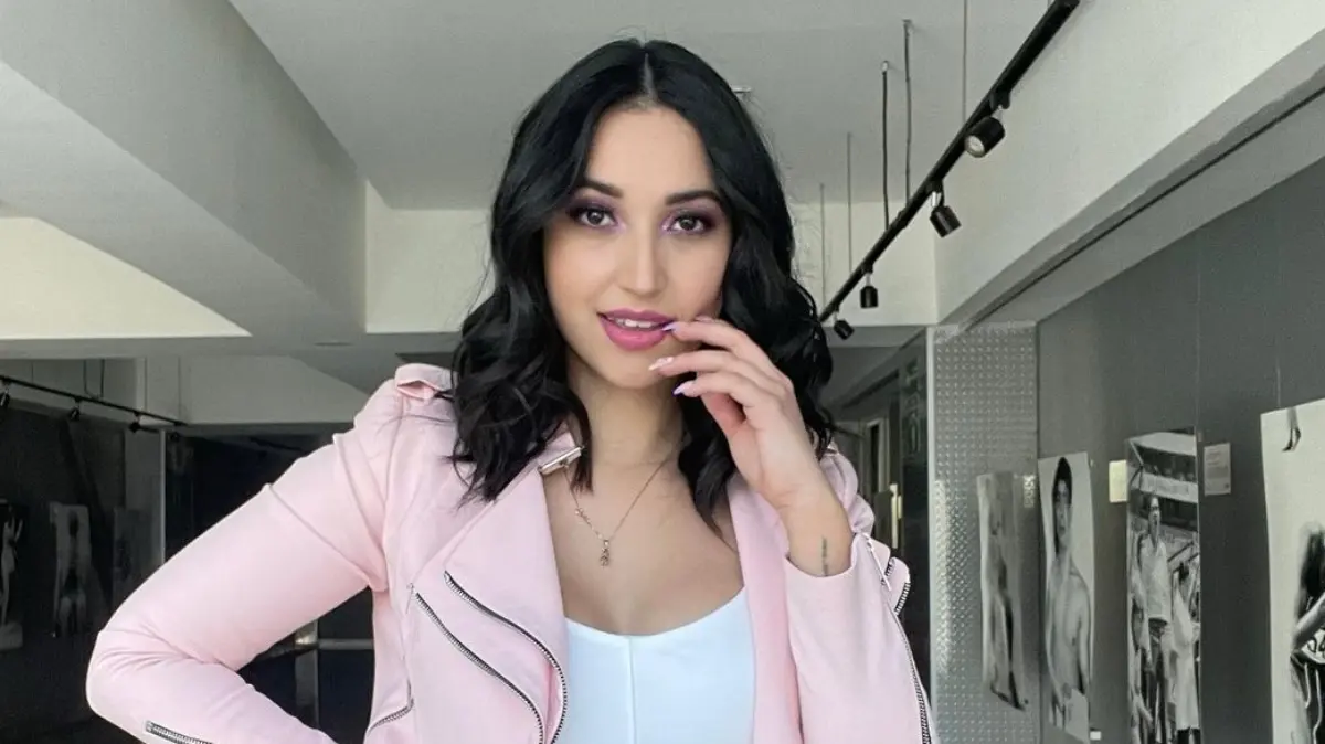 Ha pasado por varios programas de la popular cadena pero ahora está fija en Informatrillo, dedicado a las noticias de la farándula.