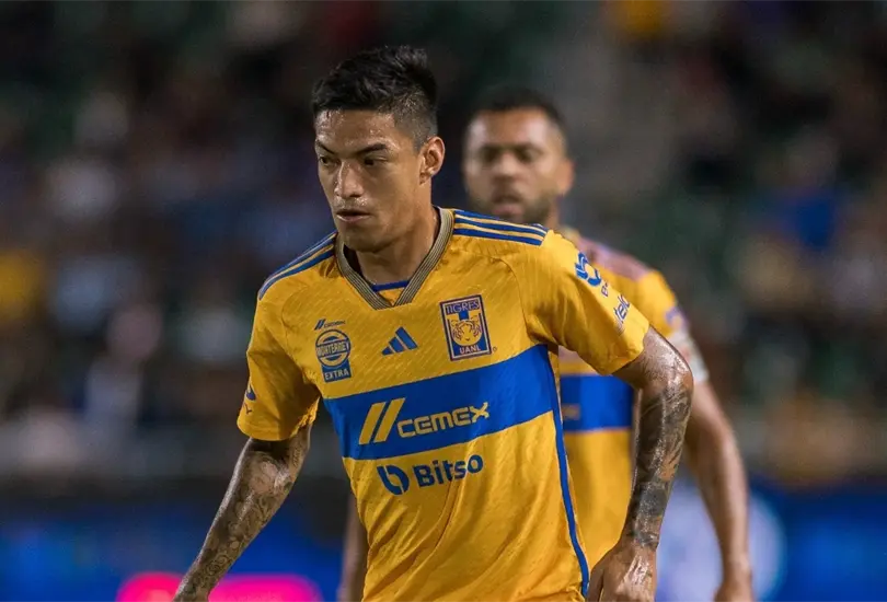 Raymundo Fulgencio reapareci&oacute; luego de su expulsi&oacute;n en el Tigres vs Am&eacute;rica