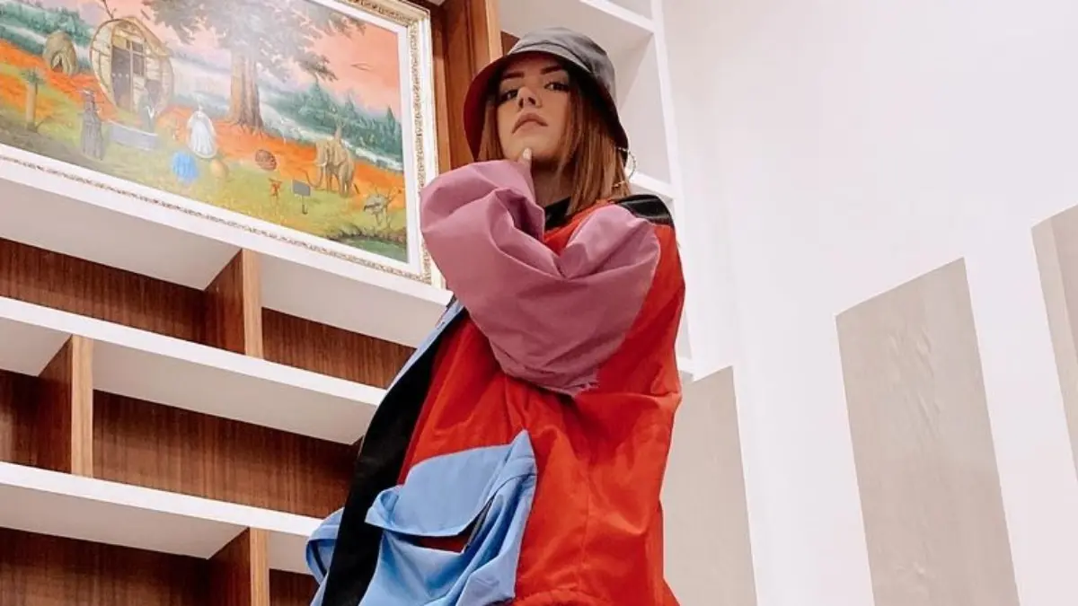 Camila disfruta mucho de viajar por el mundo, pues ha estado en ciudades como Buenos Aires, Montevideo y Amsterdam.