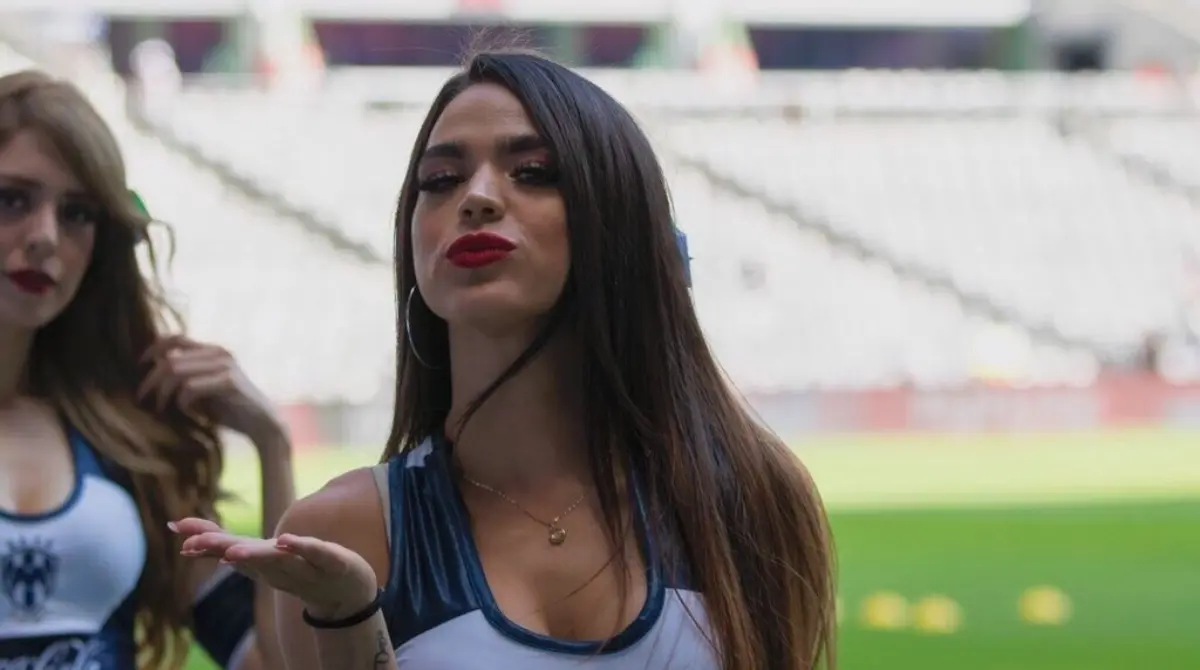 Fue a finales de 2019 cuando dejó su labor como porrista de Rayados para dedicarse de lleno a las redes sociales e irse abriendo espacio en Multimedios Televisión.