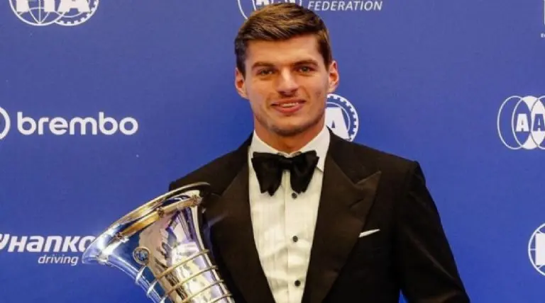 Es el tercer título que Max recibe como campeón de la F1. Instagram @maxverstappen1