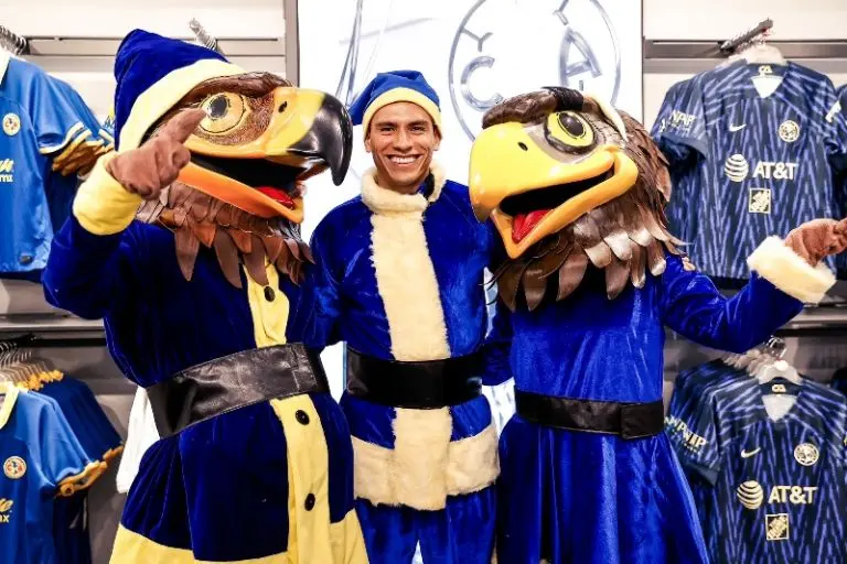 Luis Malagón, portero del América, se disfrazó de Santa Claus para un evento del equipo - Twitter @ClubAmerica