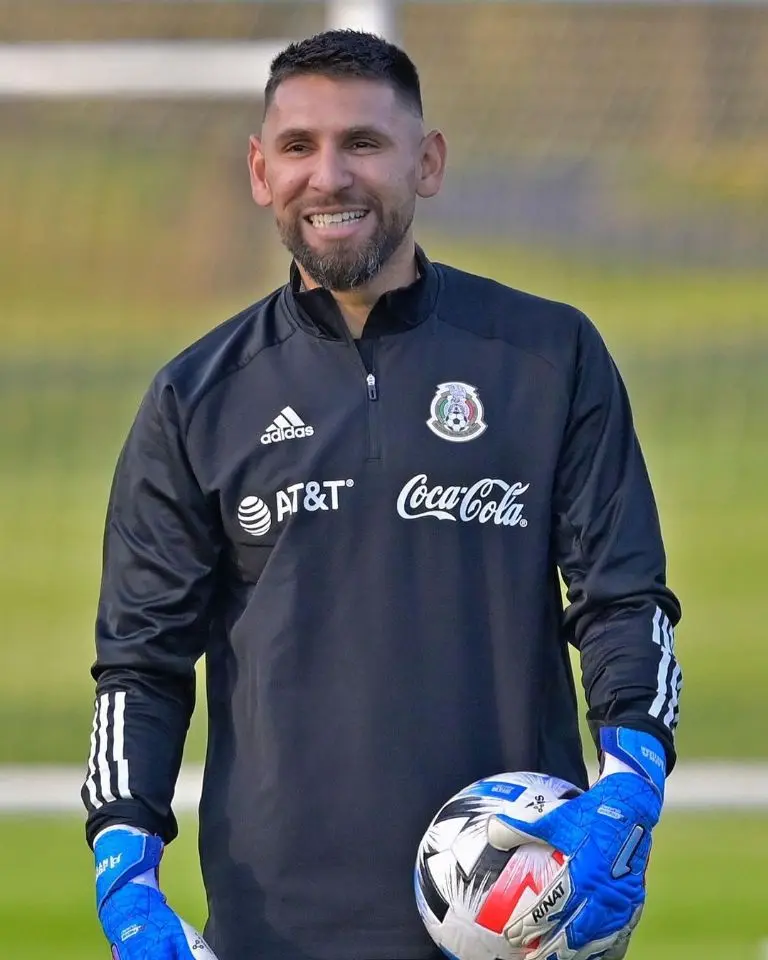 El arquero reconoció que admira a Nahuel Guzmán dentro y fuera de la cancha <br>@jona_spider1