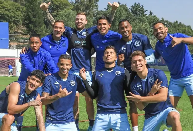La FIFA metería mano dentro de Cruz Azul por culpa de Carlos Salcedo y también de Jesús Dueñas. La FIFA metería mano dentro de Cruz Azul por culpa de Carlos Salcedo y también de Jesús Dueñas.