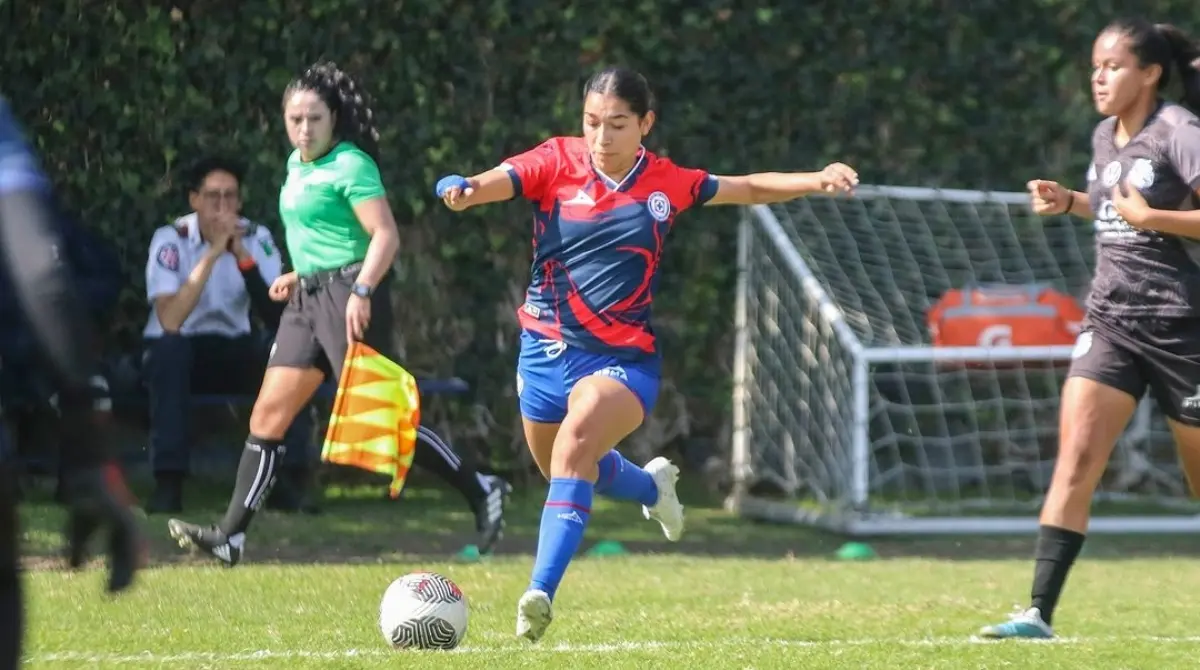 Skylynn debutó con la playera de Cruz Azul en un amistoso contra Puebla de cara al Clausura 2024.