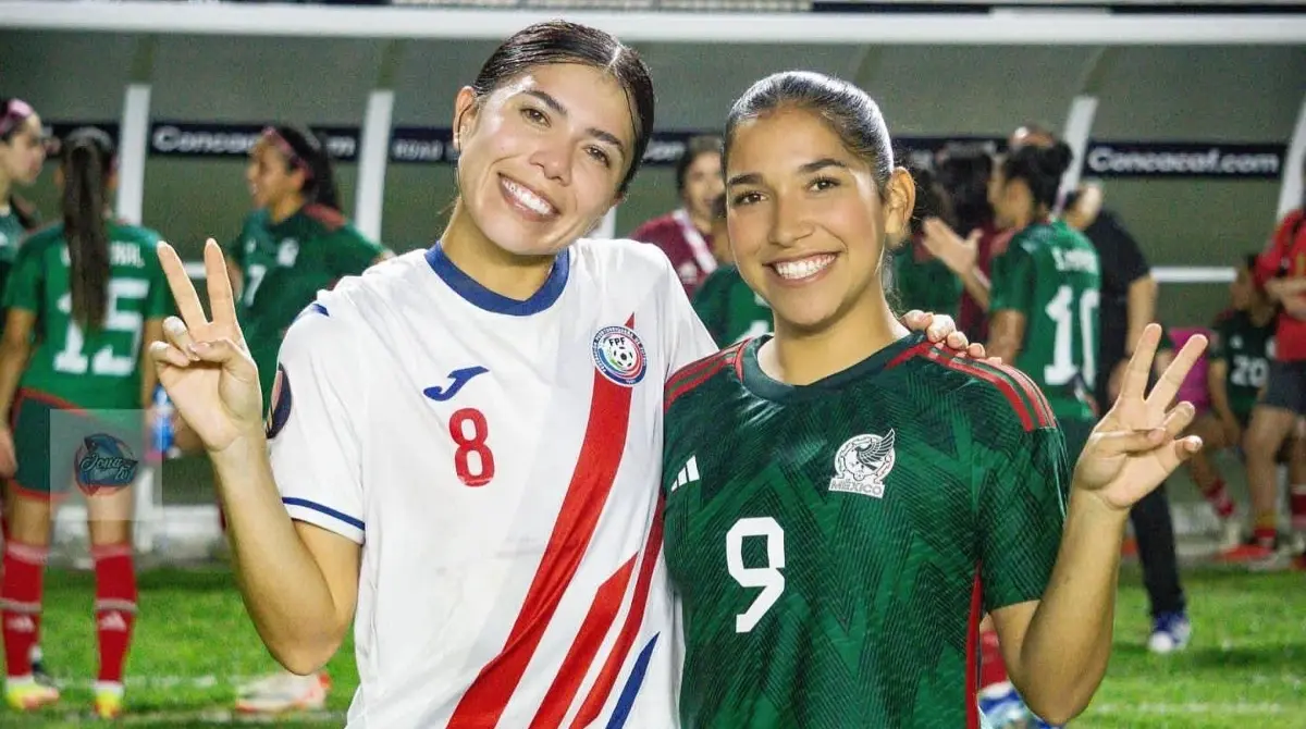 Su relación con México no es tan distante, puesto que comparte una gran amistad con Kiana Palacios, seleccionada mexicana y futbolista del América Femenil.