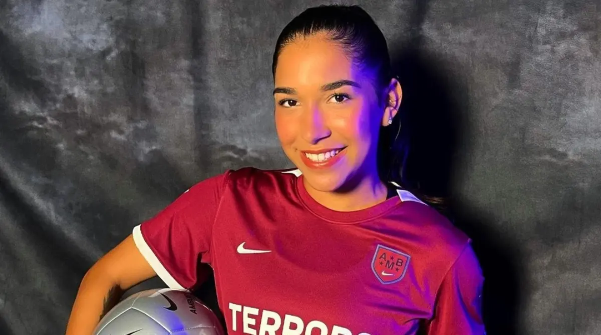 En Newport Harbor High School (educación secundaria) marcó un total de 63 goles y dio 93 asistencias a lo largo de su estadía en dicho nivel educativo.