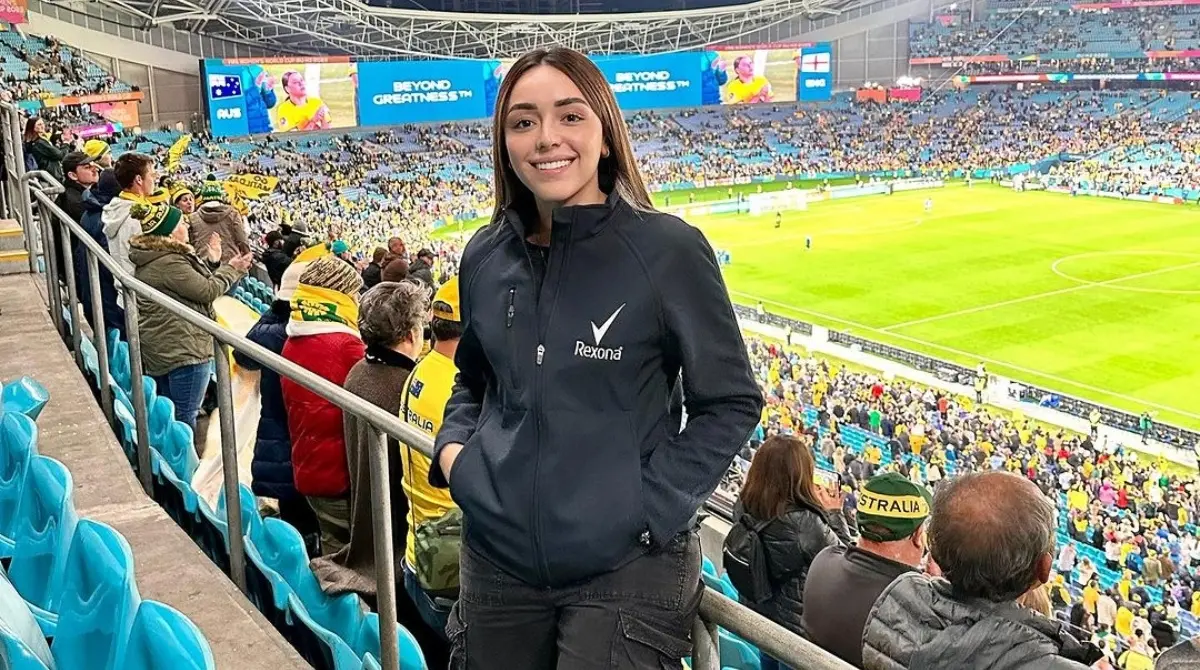 Su gusto por el futbol comenzó a los 7 años a pesar de que a su familia era aficionada al beisbol, por lo que comenzó a practicar el deporte junto a uno de sus primos.