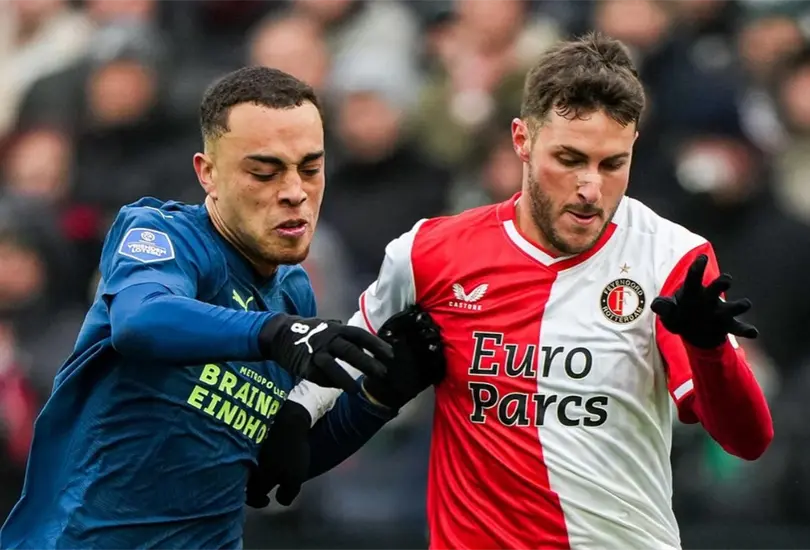 Santiago Giménez y Feyenoord perdieron ante PSV, sin Chucky Lozano Santiago Giménez y Feyenoord perdieron ante PSV, sin Chucky Lozano