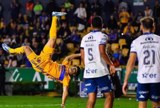 La chilena de Nico Ibáñez hizo estallar al Volcán. La chilena de Nico Ibáñez hizo estallar al Volcán.