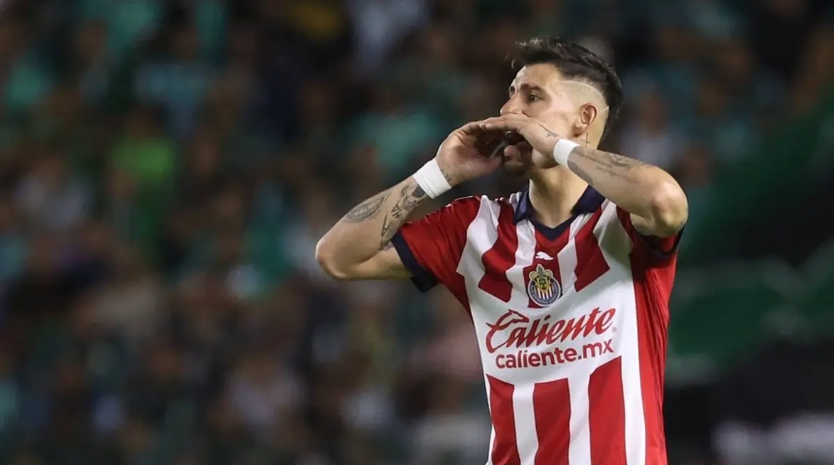 El 'Chicote' Calderón pasaría a ser jugador del América a pesar de que se hablaba de un regreso a Aguascalientes con el Necaxa, situación que ha traído consigo varios memes y burlas de todo tipo.