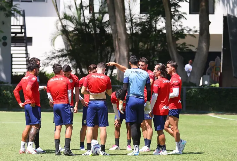 Chivas empezaría la limpia de su plantel rumbo al Clausura 2024 Chivas empezaría la limpia de su plantel rumbo al Clausura 2024