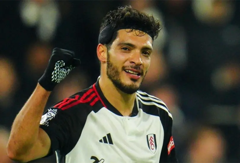 El delantero mexicano sell&oacute; un enorme doblete en la goleada de su equipo en actividad de la Premier League.