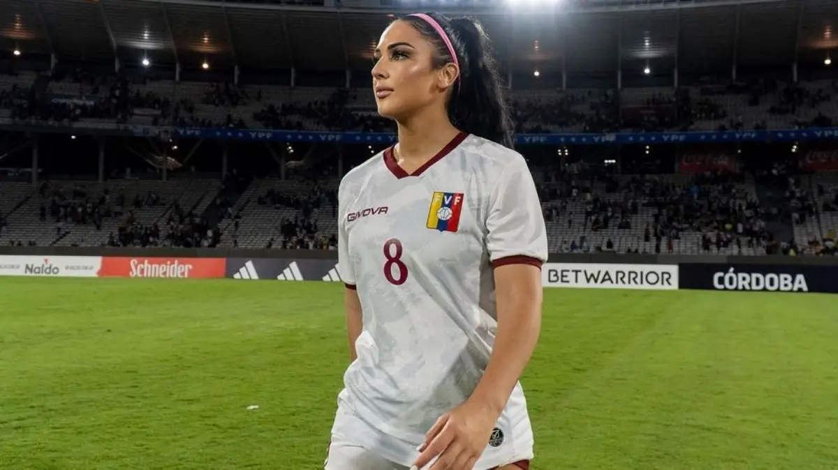 Curiosamente la jugadora nació en Canadá, sin embargo siempre dejó en claro que defendería los colores de la Vinotinto.