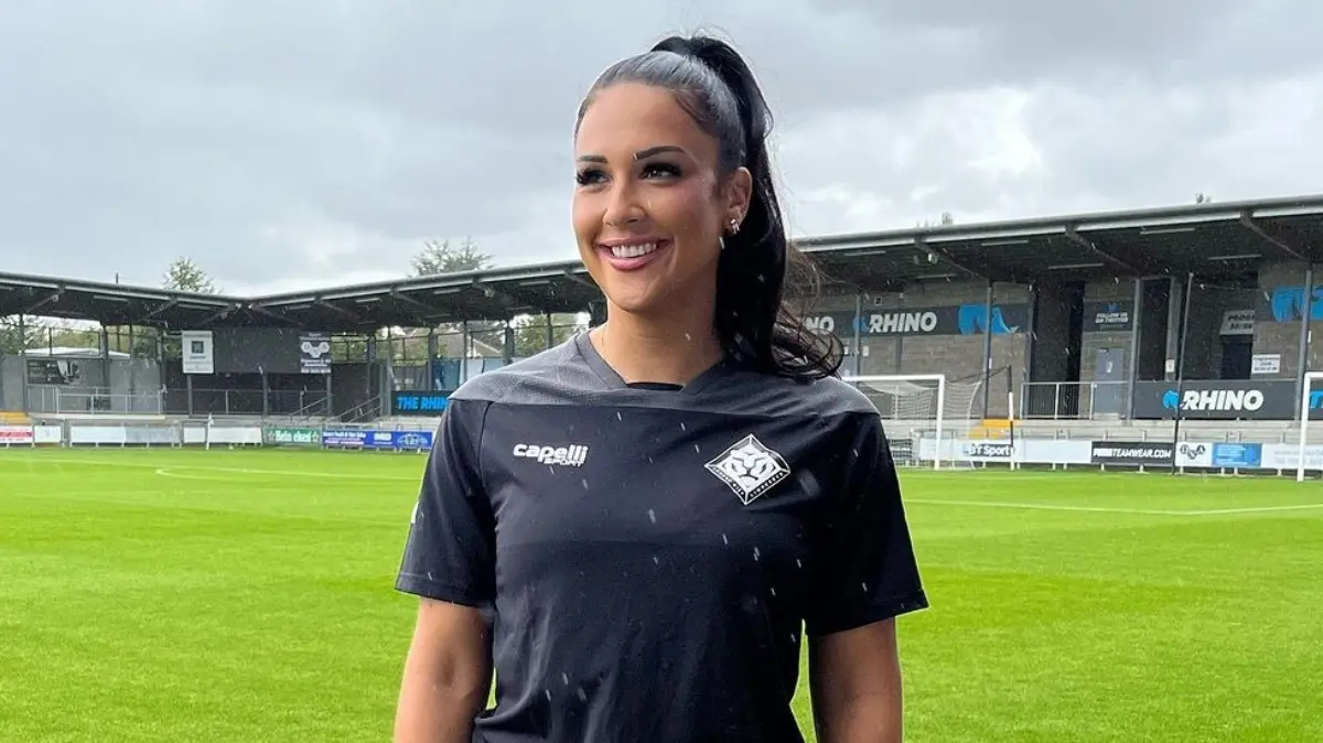 Pasó por diversos equipos en el viejo continente destacando la Roma en Italia así como el Rangers de Escocia.