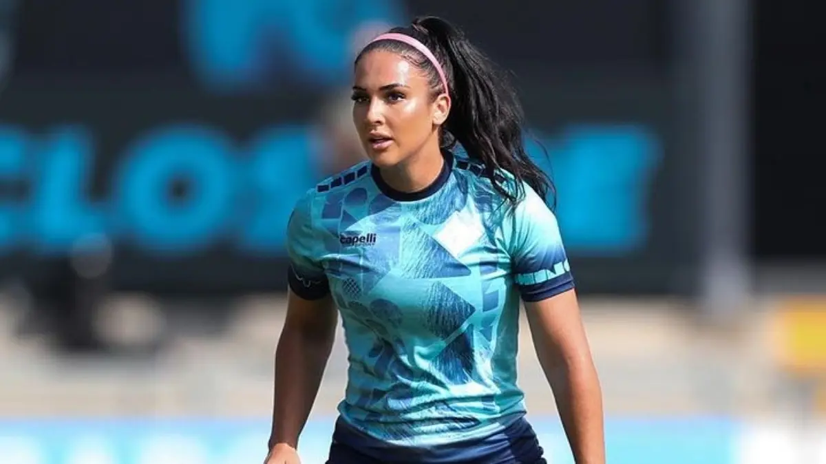 Pese a ser ya una seleccionada habitual, la centrocampista ha estado en medio de la polémica por criticar abiertamente el manejo interno de la DT en la Vinotinto.