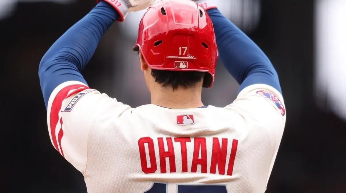 En su etapa como alumno de secundaria dentro del beisbol en Japón, Shohei Ohtani consiguió el lanzamiento más rápido en la historia de las ligas colegiales, al registrar una bola que iba a los 160 kilómetros por hora.