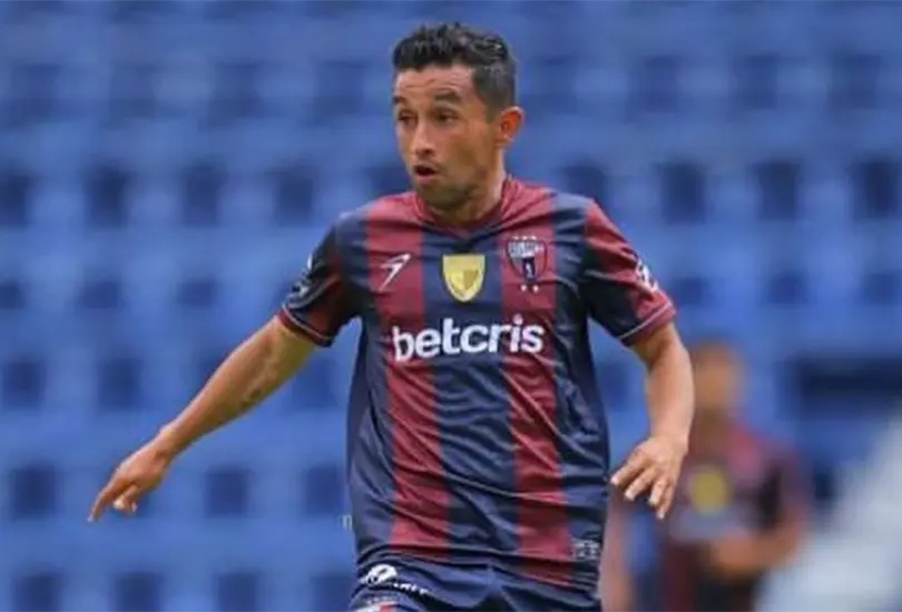 El Hobbit Berm&uacute;dez se llev&oacute; los aplausos en el duelo que sostuvo el Atlante ante los Mineros en el Estadio Ciudad de los Deportes. 