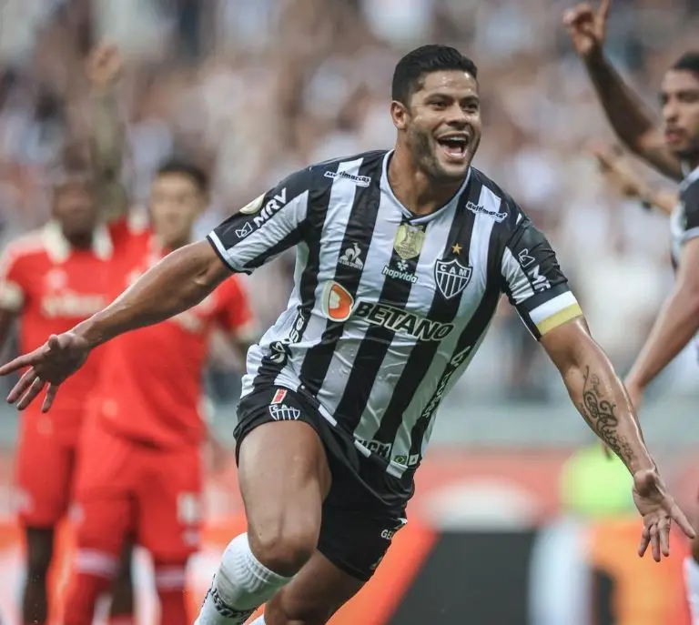 Hulk celebra un gol con el Mineiro - @hulkparaiba