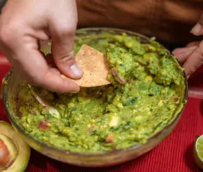 Los beneficios de comer guacamole cualquier día y no sólo en el Super Bowl