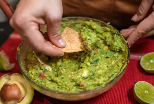 El guacamole es perfecta para cualquier botana y es saludable. 