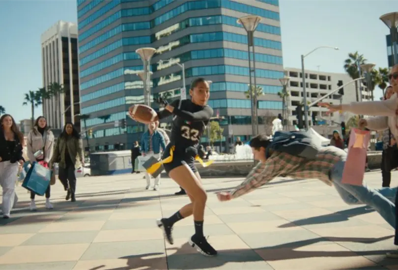 La mariscal de campo mexicana, Diana Flores, apareció en un comercial de la NFL en el Super Bowl que enorgulleció al país. La mariscal de campo mexicana, Diana Flores, apareció en un comercial de la NFL en el Super Bowl que enorgulleció al país.