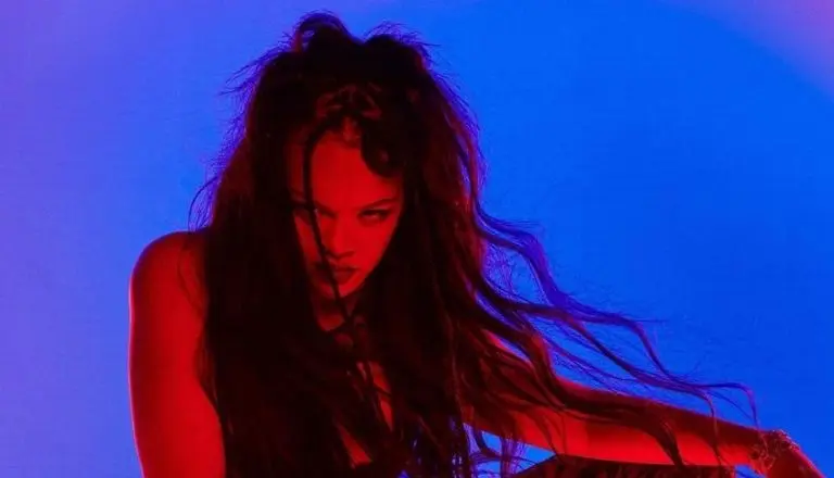 Rihanna engalana el show de medio tiempo del Super Bowl 2023. (@badgalriri)