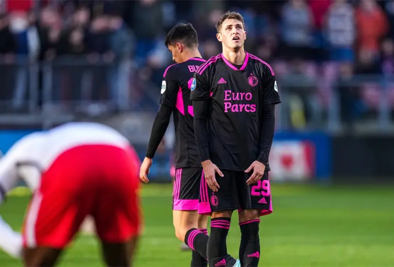 Santiago Giménez reveló que el DT del Feyenoord le dijo que no era bueno Santiago Giménez reveló que el DT del Feyenoord le dijo que no era bueno
