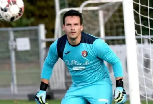 Arne Speel falleció luego de atajar un penal. Arne Speel falleció luego de atajar un penal.