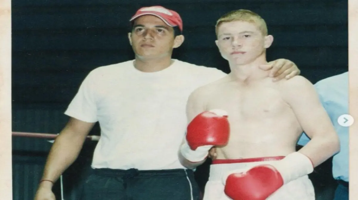 Saúl comenzó a boxear a los 13 años de edad, y curiosamente su hermano Rigoberto debutó antes que él, pero en 2004 comenzó en boxeo amateur y solo un año después llegó al box profesional, con 15 años de edad. 