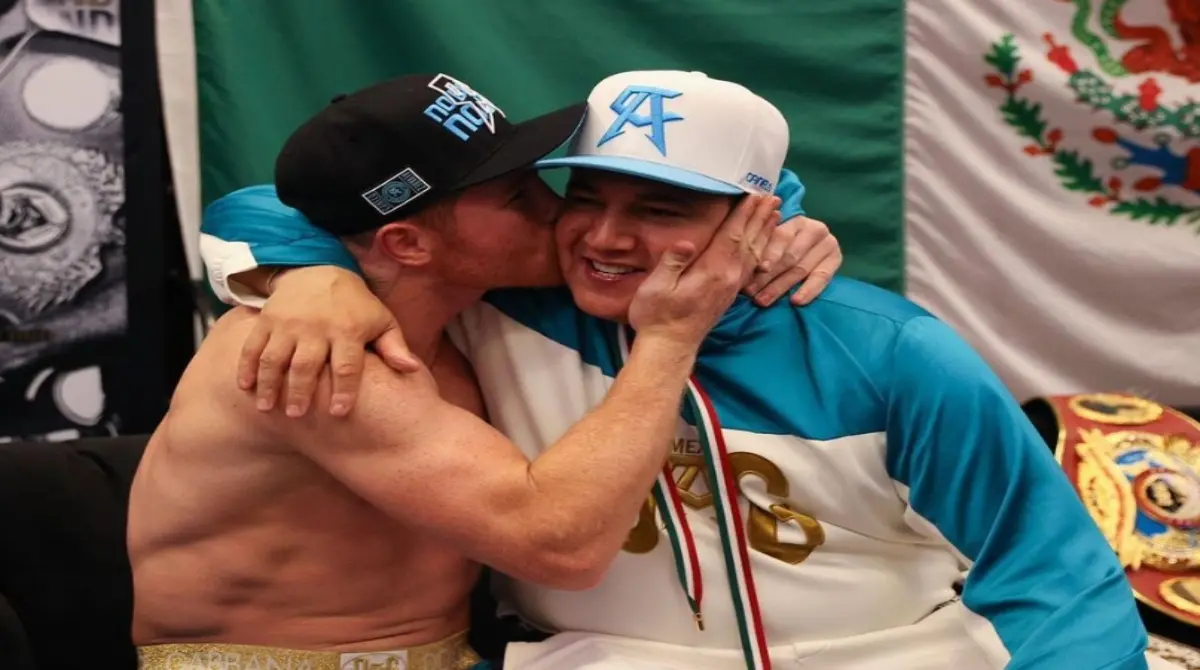 Saúl Álvarez no olvida sus orígenes, y desde el inicio de su carrera ha mantenido a su equipo de entrenadores unido y siempre les demuestra su cariño y agradecimiento por creer en él desde los momentos más complicados.