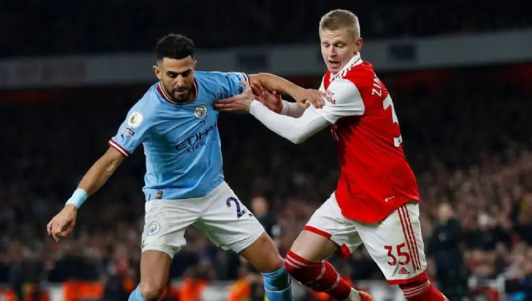 Manchester City y el Arsenal jugaron por la cima de la Premier League. <br>@Mahrez22